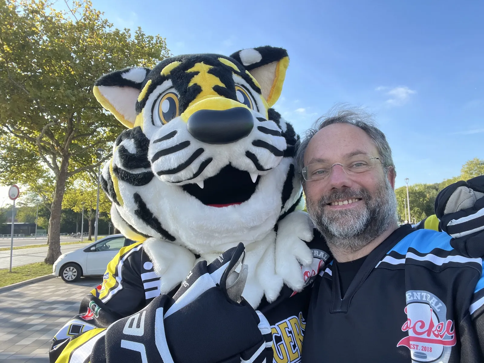 Ingo with the GSC Moers Young Tigers mascot